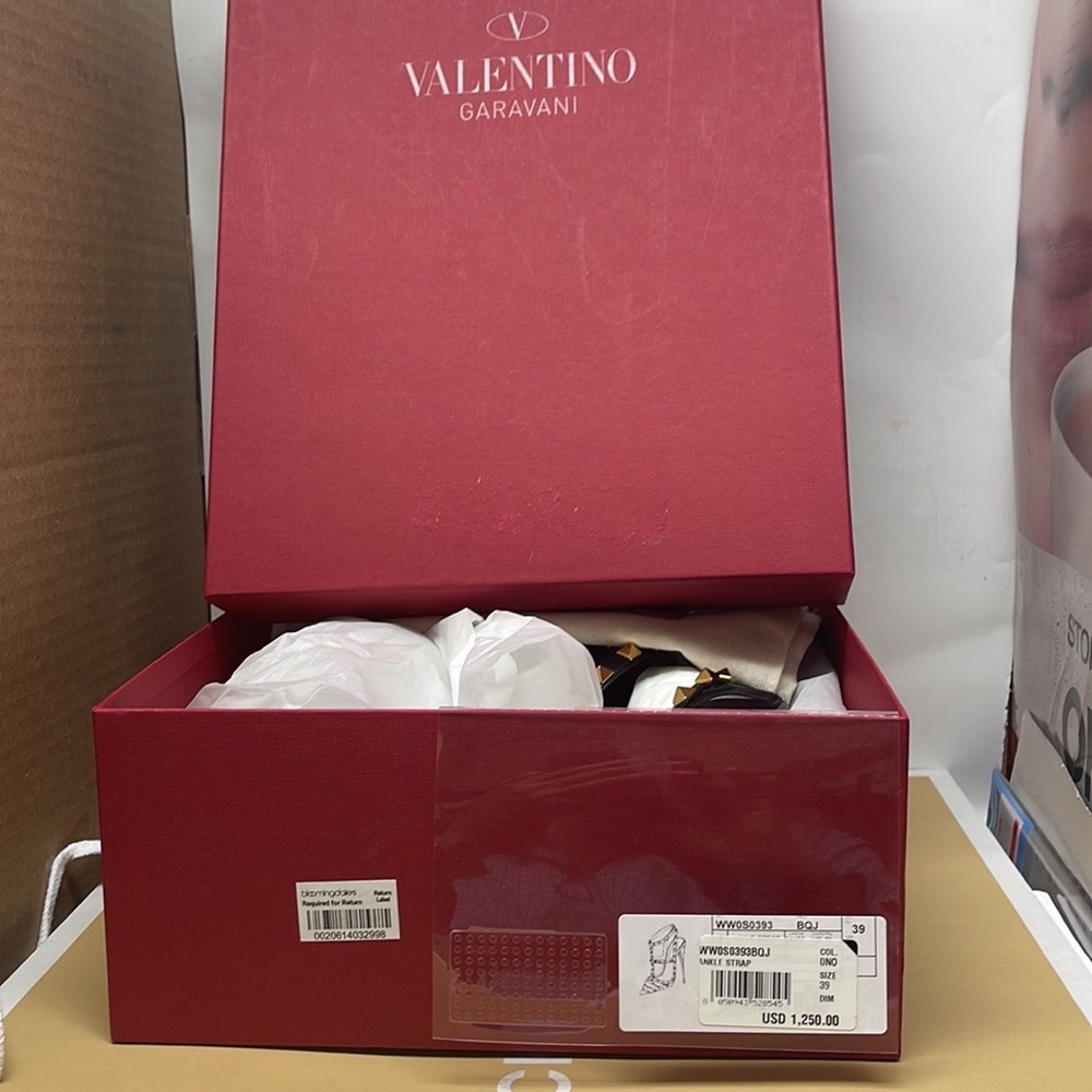 Valentino Garavani Rockstud t-strap - Picture 4 of 13